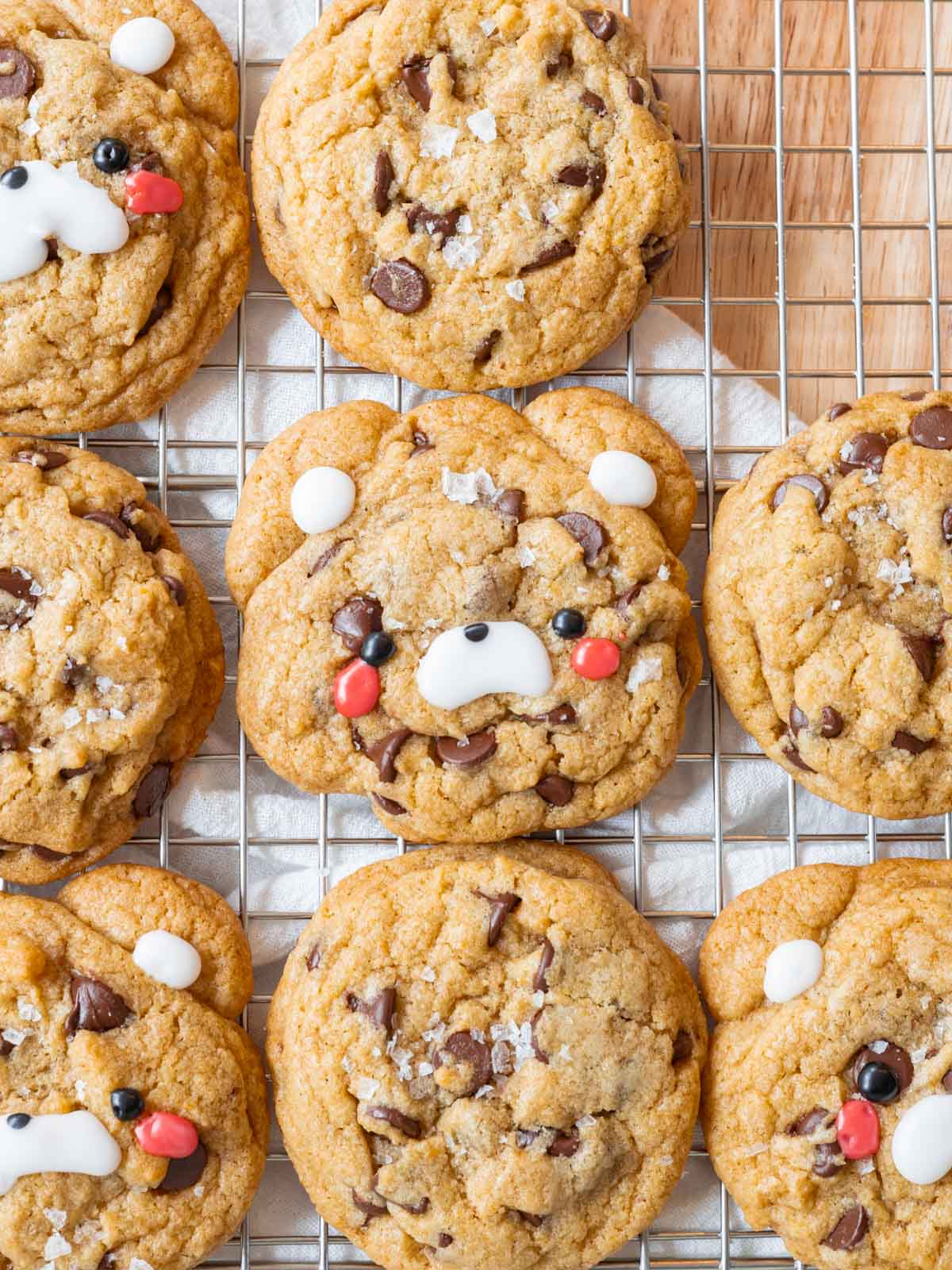 Finished teddy bear cookies on wire rack.