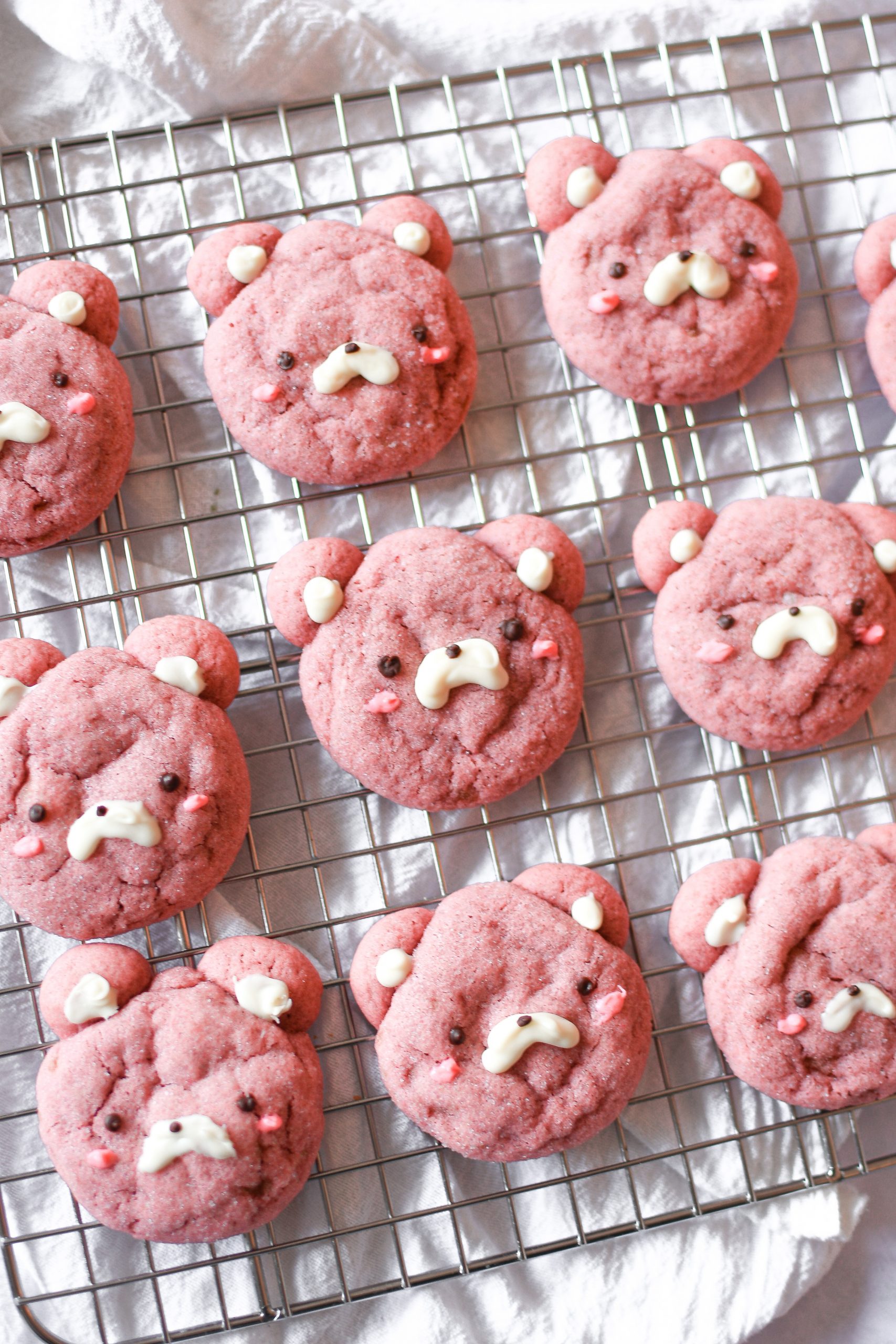 StrawBEARy Sugar Cookies (Easy Strawberry Bear Cookies!)