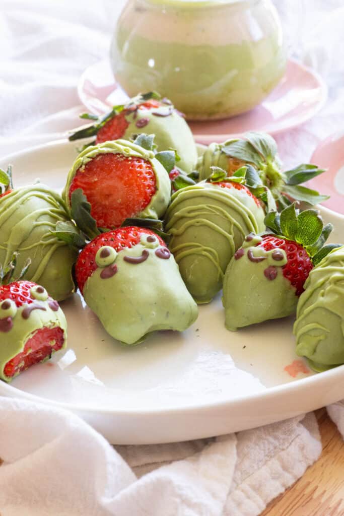Frog Matcha White Chocolate Covered Strawberries • Bites by Bianca