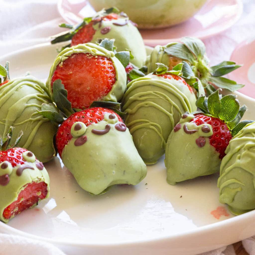 Cute matcha white chocolate strawberries.