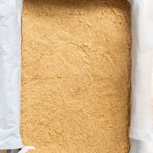 No bake graham cracker crust in a 9x13 pan.