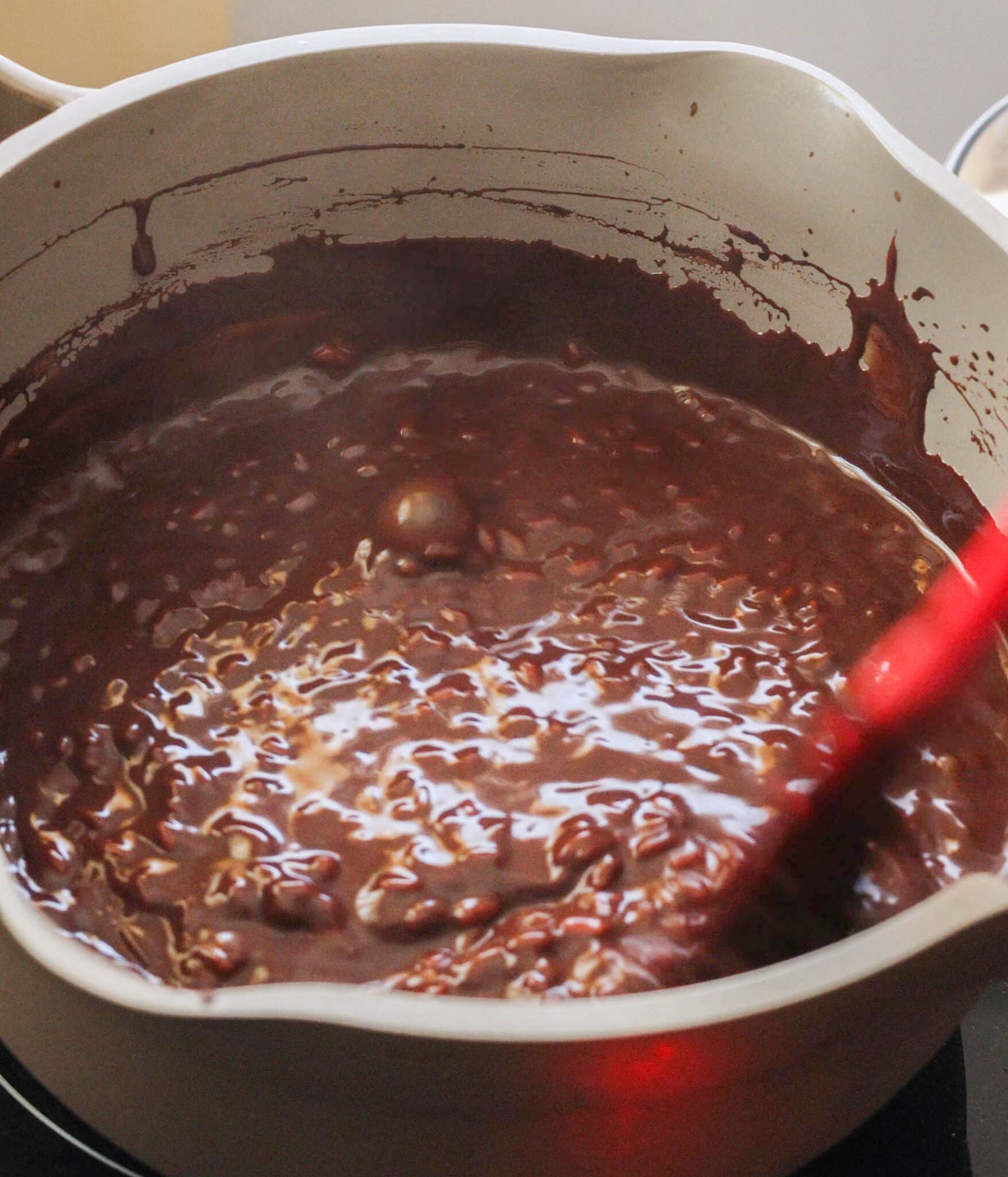 Saucepan with thickened champorado.