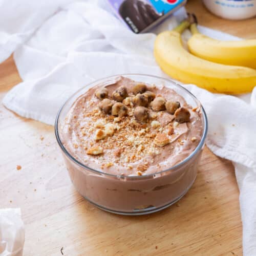 Chocolate banana pudding in a glass container.