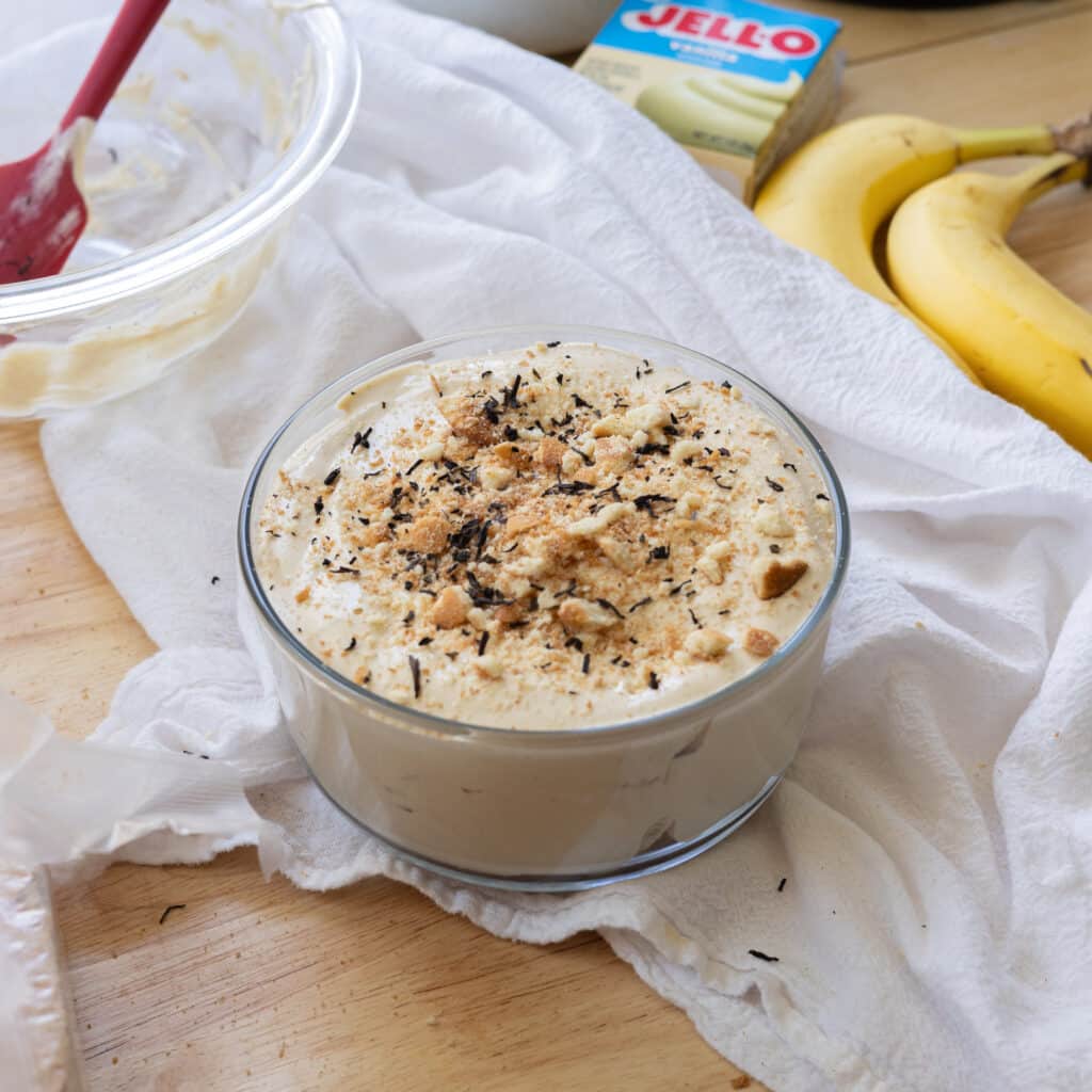 Earl grey banana pudding in a glass serving bowl.