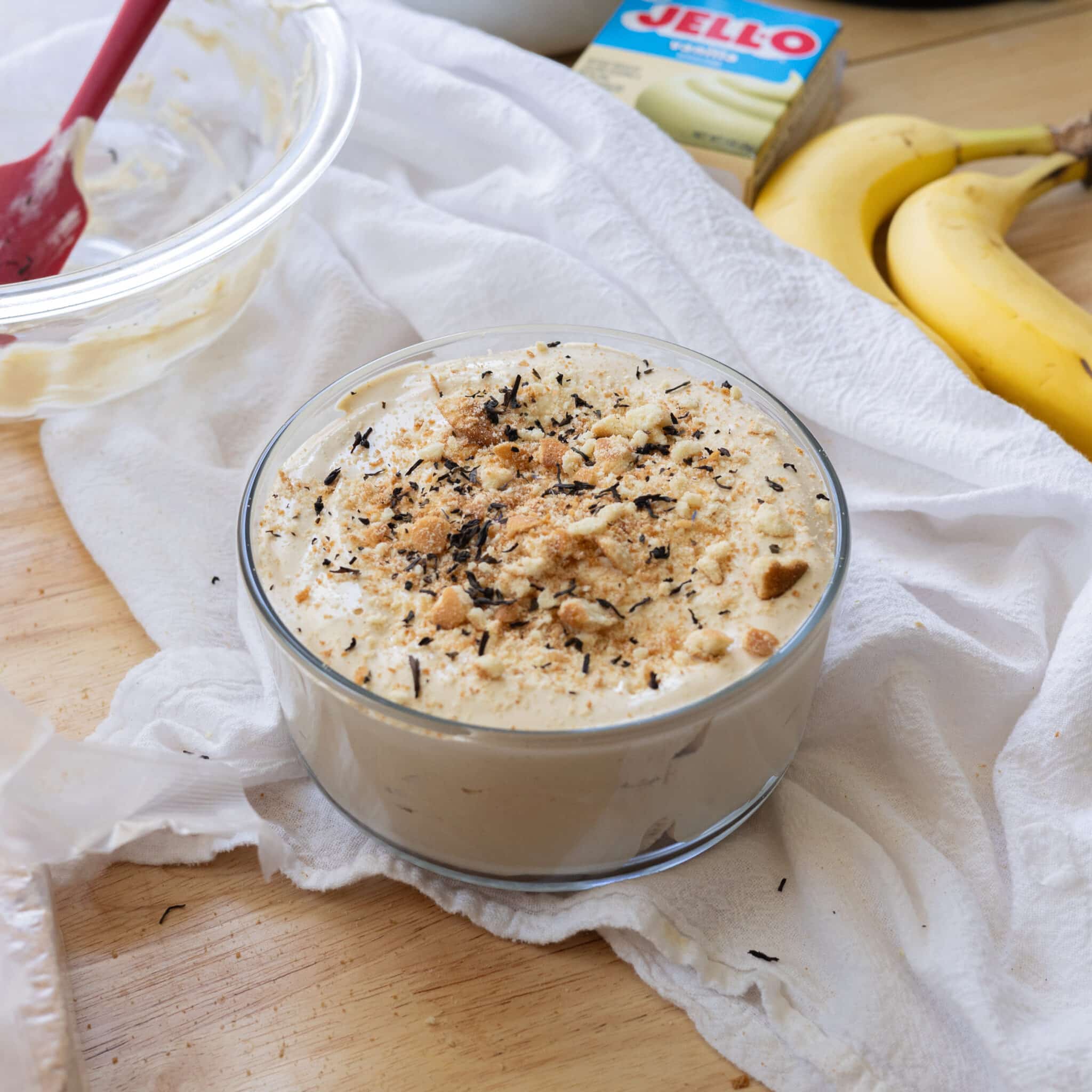 Earl grey banana pudding in a glass serving bowl.