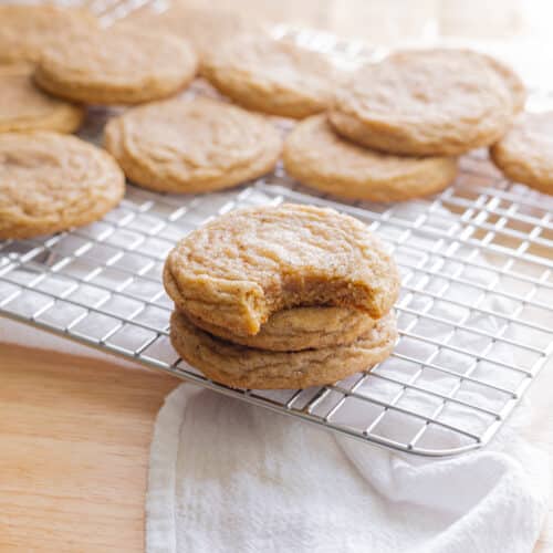 Chai sugar cookies on a wire rack.