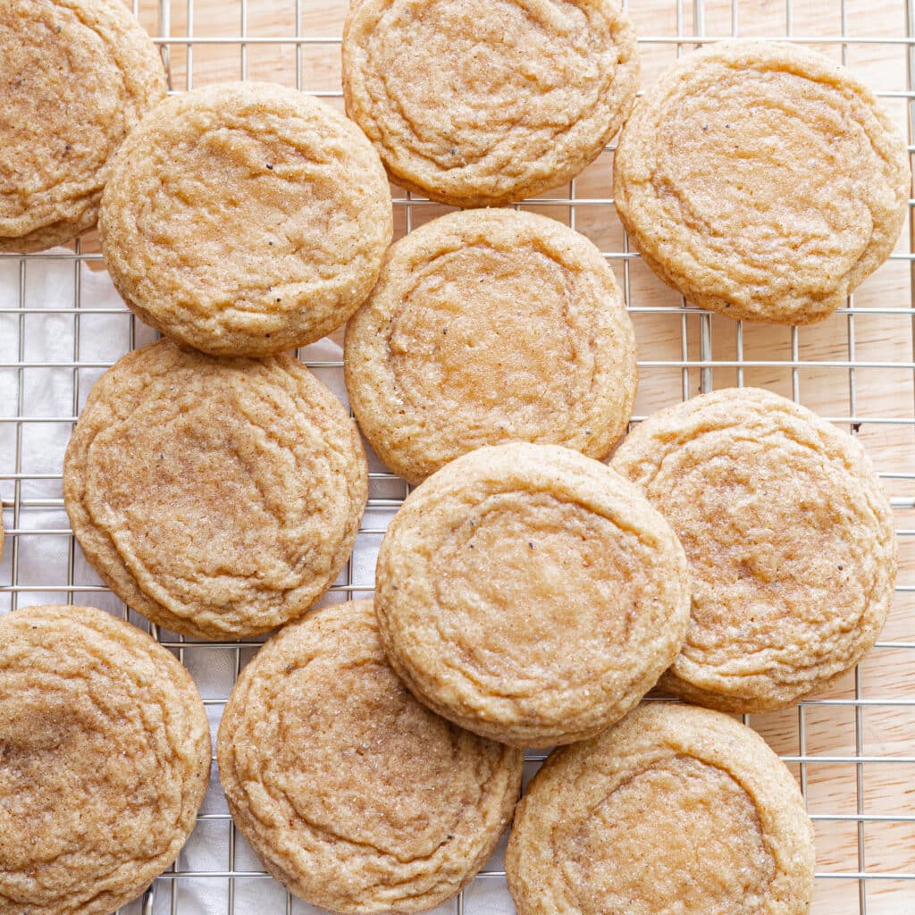 Chai sugar cookies on a wire rack.