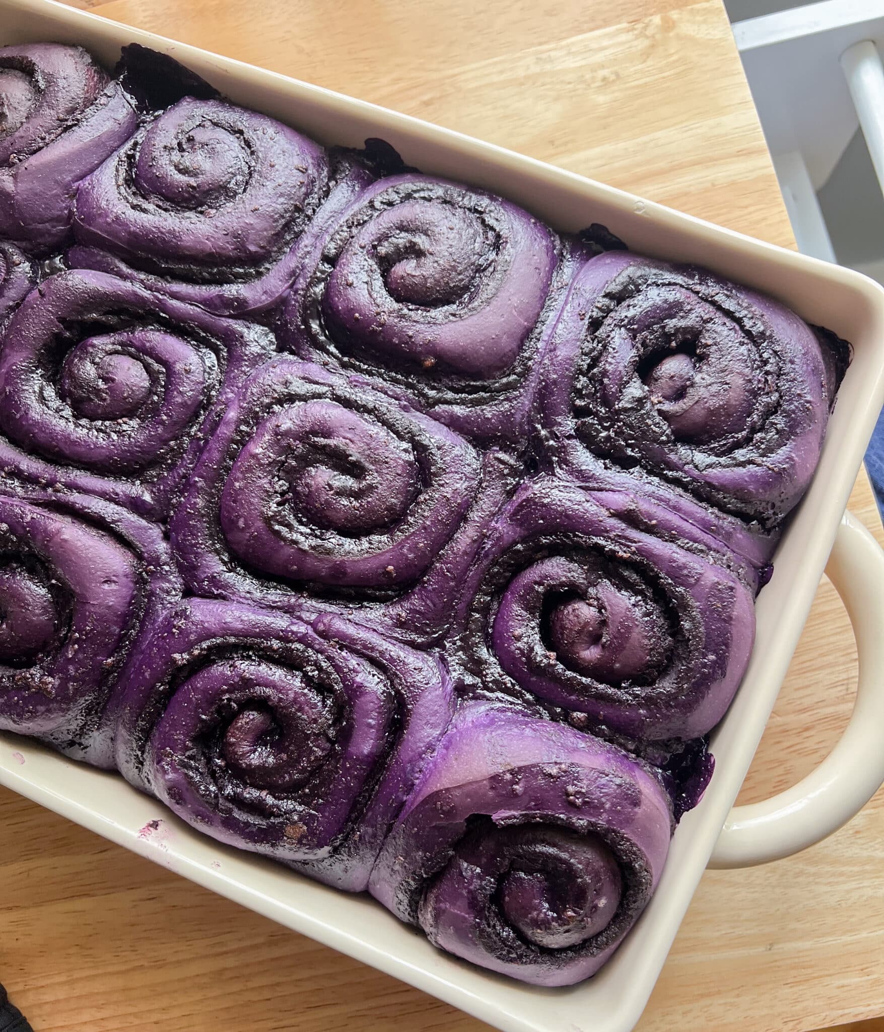 Ube cinnamon rolls without frosting.